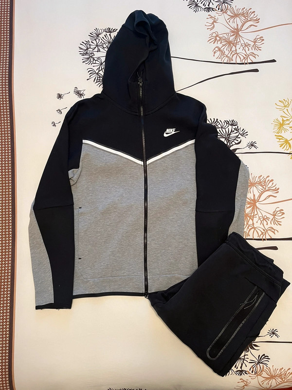 Nike tech fleece top and bottom sales