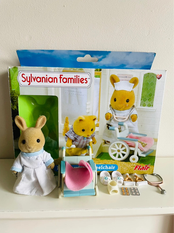 EPOCH Sylvanian Families Shops longing Nurse Set H-13