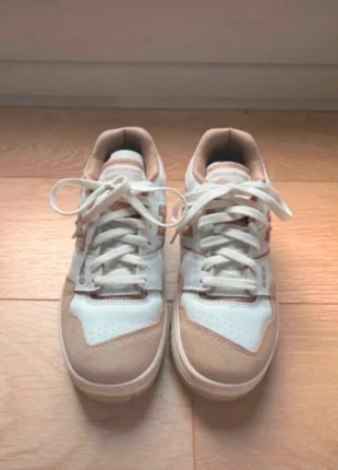 New Balance 550 Beige/Marron - T38 - Très bon état, marke: New Balance, zustand: Sehr gut, größe: 38, 55,00 €, 58,45 € inklusive Vinted-Käuferschutz