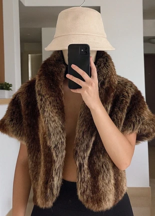 Veste Boléro fausse fourrure y2k, merk: Glamour, staat: Nieuw zonder prijskaartje, maat: M / 38 / 10, € 35,00, € 37,45 inclusief Kopersbescherming