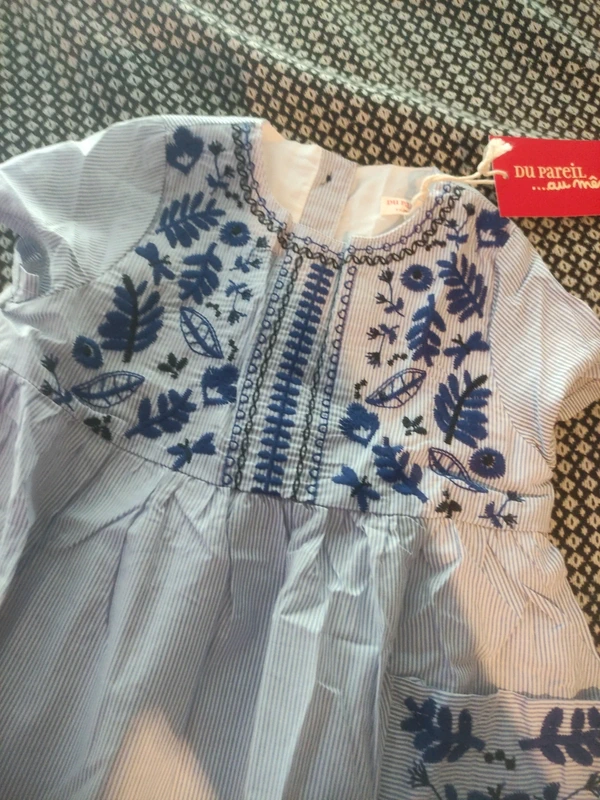 Très belle robe d'été avec broderie taille 2 ans neuf avec étiquette marque du pareil au même - photo numéro 2