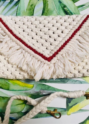 Handmade tas met riem , merk: Hand Knitted, staat: Heel goed, € 6,00, € 7,00 inclusief Kopersbescherming