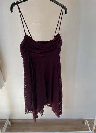 Robe dentelle fushia, merk: Urban Outfitters, staat: Heel goed, maat: M / 38 / 10, € 3,00, € 3,85 inclusief Kopersbescherming