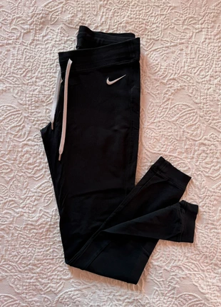 Legging noir en coton – NIKE (Taille 36/S), marque: Nike, état: Très bon état, taille: S / 36 / 8, 10,00 €, 11,20 € Protection acheteurs incluse