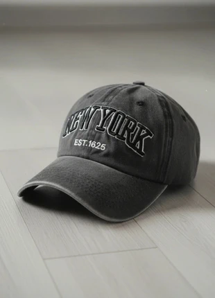 Vintage Casquette Baseball Noire Délavée Broderie "New York Est. 1625", marque: Vintage Dressing, état: Très bon état, taille: Taille unique, 25,00 €, 26,95 € Protection acheteurs incluse