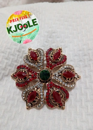 Broche épingle fleur de Noël rouge bordeaux strass pierre centrale vert chic élégante, brand: Vintage Chic, condition: New with tags, €3.50, €4.38 includes Buyer Protection Pro