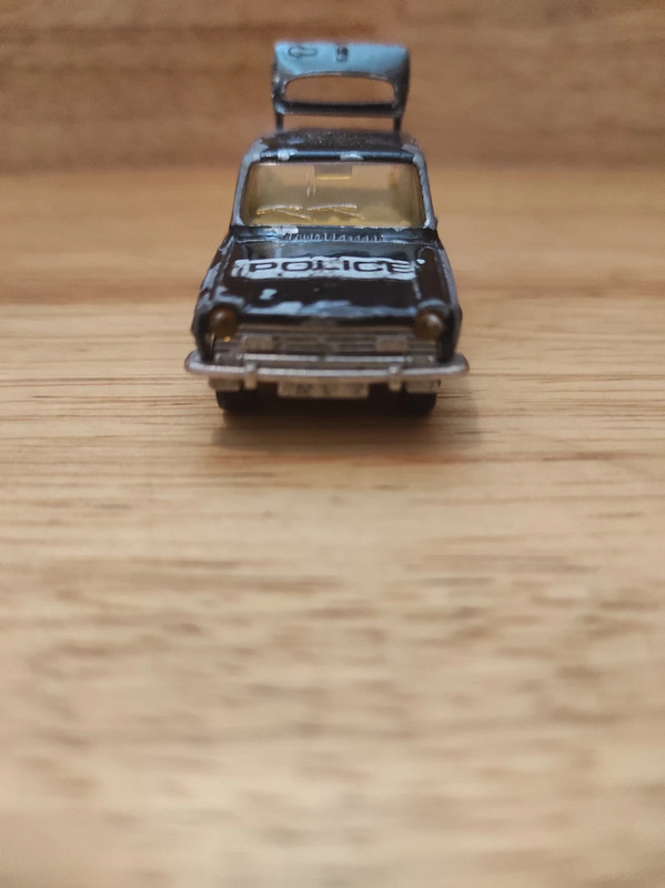 Vend Ancienne petite voiture miniature majorette