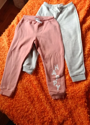 Calças Lefties, merk: Lefties, staat: Heel goed, maat: 3 jaar / 98 cm, € 5,00, € 5,95 inclusief Kopersbescherming