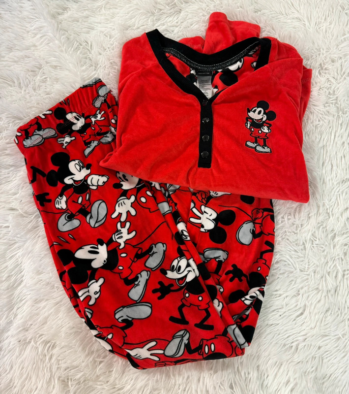 Womens Disney pajama set 1