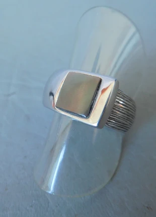 Bague anneau jonc grise argent massif 925 strié carré nacre noir abalone T 54 femme jeune fille, merk: argent massif 925, staat: Heel goed, maat: 54.3 mm / 17.3 mm Ø, € 32,00, € 34,30 inclusief Kopersbescherming Pro