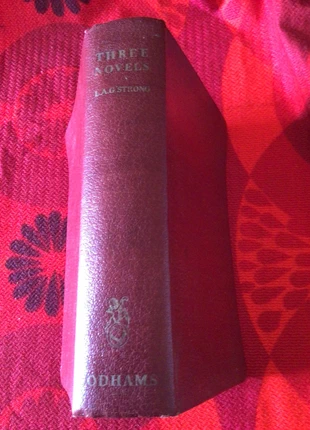C.1940 Vintage Odhams "Three Novels" by L.A.G. Strong (The Garden, Corporal Tune, The Seven Arms), zustand: Gut, 6,00 €, 7,00 € inklusive Vinted-Käuferschutz