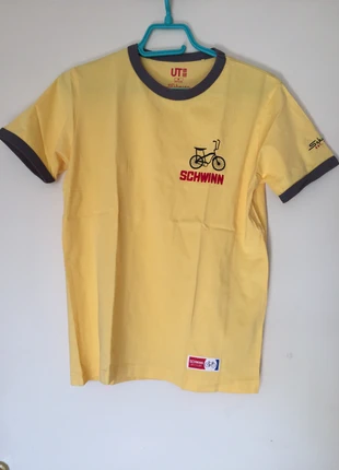 T shirt Uniqlo jaune, brand: Uniqlo, condition: Very good, size: M, €15.00, €16.45 includes Buyer Protection