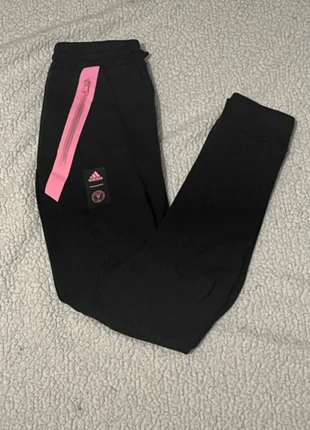 Pantalon de survêtement, Adidas de l’Inter Miami, brand: adidas, condition: Very good, size: XS / 34 / 6, €19.99, €21.69 includes Buyer Protection