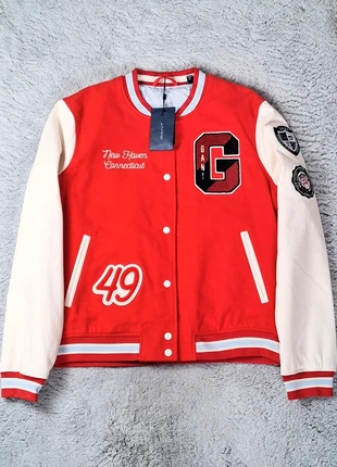 The Gant Women’s Eart New Haven Connecticut Varsity Bomber Jacket - Taille L, merk: GANT, staat: Nieuw met prijskaartje, maat: L / 40 / 12, € 125,00, € 131,95 inclusief Kopersbescherming