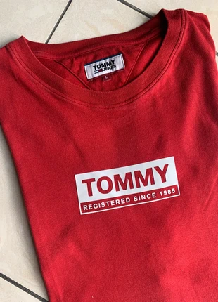 T-Shirt Tommy Slim Fit, merk: Tommy Hilfiger, staat: Nieuw zonder prijskaartje, maat: L, € 14,95, € 16,40 inclusief Kopersbescherming