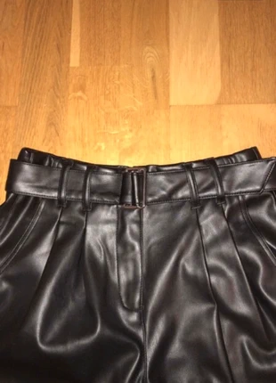 pantalon simili cuir t36 bershka, marque: Bershka, état: Neuf sans étiquette, taille: S / 36 / 8, 10,00 €, 11,20 € Protection acheteurs incluse