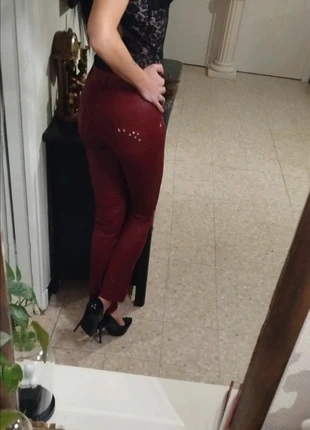 Pantalon simili cuir enduit bordeaux push-up – Y2K – T36, marque: y2k, état: Très bon état, taille: S / 36 / 8, 25,00 €, 26,95 € Protection acheteurs incluse