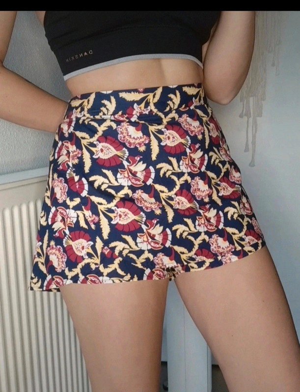 Short jupe courte neuf 2