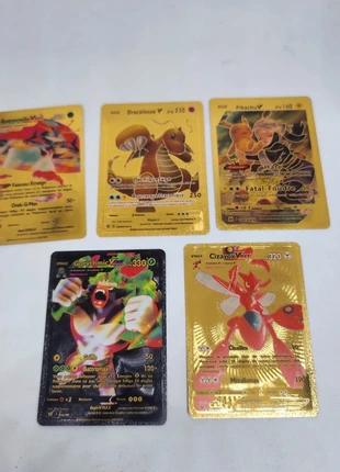 5 cartes Pokémon dorée et noir neuves en plastique, marque: Pokémon, état: Neuf sans étiquette, taille: 6 ans / 116 cm, 5,00 €, 5,95 € Protection acheteurs incluse