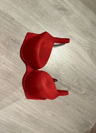 Soutien gorge rouge, marque: Jolidon, état: Très bon état, taille: 85E, 3,00 €, 3,85 € Protection acheteurs incluse