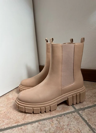 Stivaletti beige, brand: Beige, condizioni: Nuovo senza cartellino, taglia: 41, €20.00, €21.70 include la Protezione acquisti