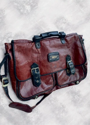 Pochette Mallette d’ordinateur 100%cuir double grande poche avec petite poche de rangement marron, merk: Lederer, staat: Goed, € 30,00, € 32,20 inclusief Kopersbescherming