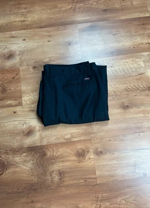 Chino noir dickies, marke: Dickies, zustand: Sehr gut, größe: W38 | DE 54, 19,00 €, 20,65 € inklusive Vinted-Käuferschutz
