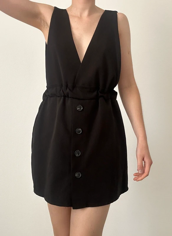 Robe noir en excellent état - photo numéro 2