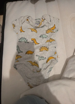 Body bebe, marke: Kiabi, zustand: Zufriedenstellend, größe: 3-6 Monate / 62, 1,00 €, 1,75 € inklusive Vinted-Käuferschutz