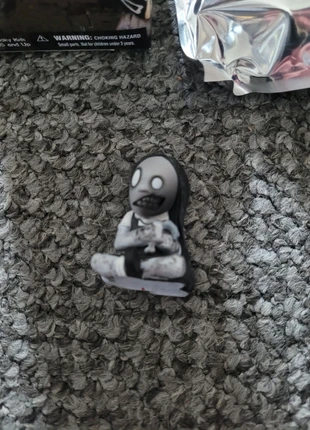 Figurine Living Dead Dolls Series 1 Dawn noir/blanc - Mezco, marca: Mezco, estado: Novo com etiquetas, tamanho: Tamanho único, €19.00, €20.65 inclui Proteção do Comprador Pro