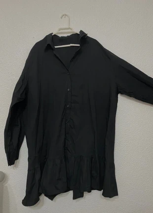 Vestido negro camisero con volante, marca: Local, estado: Muito bom, tamanho: XL / 42 / 14, €5.99, €6.99 inclui Proteção do Comprador