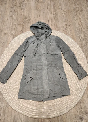 Coupe-vent à capuche esprit gris, marque: Esprit, état: Très bon état, taille: M / 38 / 10, 9,00 €, 10,15 € Protection acheteurs incluse