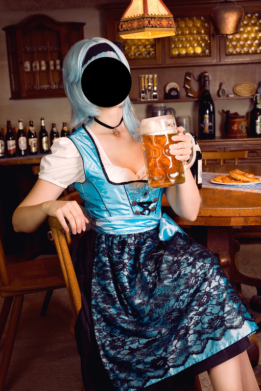 Dirndl Tracht Kleid blau schwarz oder Cosplay Gr. 36-38 bzw. M Genshin Impact Eula Oktoberfest