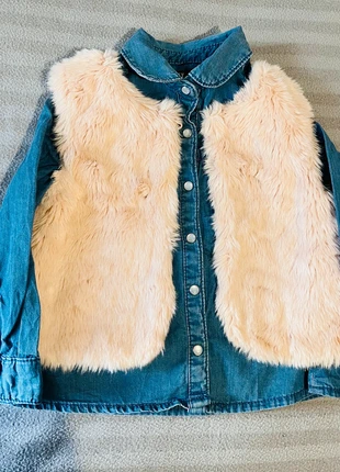 Camisa vaquera y chaleco de pelo niña, marca: H&M, estado: Muy bueno, tamaño: 24-36 meses / 92 cm, 4,80 €, 5,74 € Protección al comprador incluida