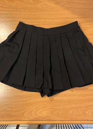 Minigonna con short, brand: Shein, condizioni: Ottime, taglia: XS / IT 38 / EU 34, €5.00, €5.95 include la Protezione acquisti