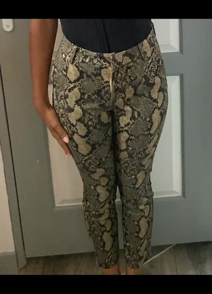 Pantalon à pince/skinny/slim H&M Imprimé peau de serpent-python beige/kaki taille haute, marke: H&M, zustand: Sehr gut, größe: XS / 34 / 6, 5,00 €, 5,95 € inklusive Vinted-Käuferschutz