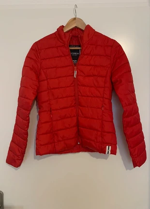 Doudoune fine rouge XS Jennyfer, marke: Jennyfer, zustand: Gut, größe: XS / 34 / 6, 2,00 €, 2,80 € inklusive Vinted-Käuferschutz