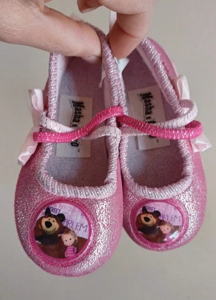 Pantofole ciabatte neonata Masha e Orso, merk: Masha e Orso, staat: Heel goed, maat: 20, € 5,00, € 5,95 inclusief Kopersbescherming