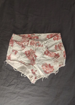 Short fleuri Bershka taille S / 36, merk: Bershka, staat: Heel goed, maat: S / 36 / 8, € 2,50, € 3,33 inclusief Kopersbescherming