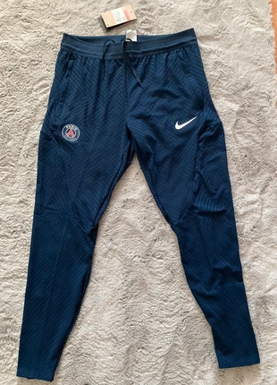 Pantalone tuta uomo Nike Paris SG, merk: Nike, staat: Nieuw met prijskaartje, maat: L, € 45,00, € 47,95 inclusief Kopersbescherming