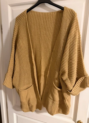 Gilet grosse maille belle taille camel, marque: Made In Italy, état: Très bon état, taille: 4XL / 48 / 20, 8,00 €, 9,10 € Protection acheteurs incluse