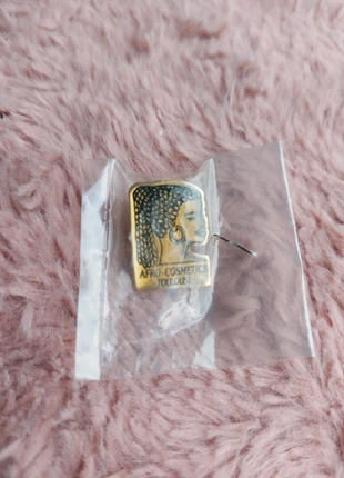 Pin's "afro-cosmétiques Toulouse" neuve vintage, brand: Vintage Dressing, condition: New with tags, €3.00, €3.85 includes Buyer Protection