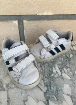 Baskets Adidas bébé blanches – Taille 22, marke: adidas, zustand: Gut, größe: 22, 7,00 €, 8,05 € inklusive Vinted-Käuferschutz