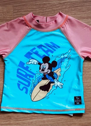 Camiseta Baño/Piscina Mickey Surf UPF 50+ (18-24m), marca: Lefties, estado: Muy bueno, tamaño: 18-24 meses / 86 cm, 7,00 €, 8,05 € Protección al comprador incluida