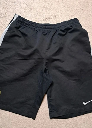 Short Nike Sporting Paris M Vintage, marke: Nike, zustand: Sehr gut, größe: M, 25,00 €, 26,95 € beinhaltet Vinted-Käuferschutz Pro