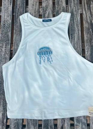 Top blanc brodé main méduse en perles bleues, marque: Fait Main, état: Neuf avec étiquette, taille: M / 38 / 10, 20,00 €, 21,70 € Protection acheteurs incluse