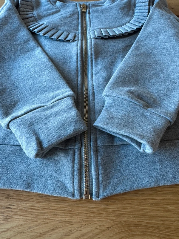 Veste/Cardigan zippée ML gris chiné, rebord plissé NEUVE - Taille 4 Ans - photo numéro 8