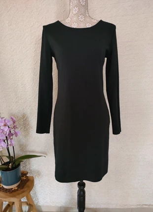 Robe noire manches longues, merk: H&M, staat: Heel goed, maat: M / 38 / 10, € 5,00, € 5,95 inclusief Kopersbescherming