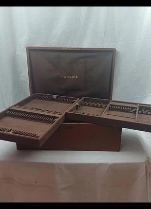 Coffret menagere argentier ecrin vide Ercuis pour menagere 90 pièces tbe, marque: Ercuis, état: Très bon état, 299,99 €, 315,69 € Protection acheteurs (Pro) incluse