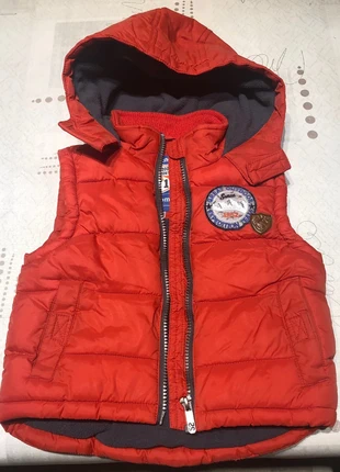 Rode bodywarmer , merk: Palomino, staat: Heel goed, maat: 24-36 maanden / 92 cm, € 1,50, € 2,28 inclusief Kopersbescherming
